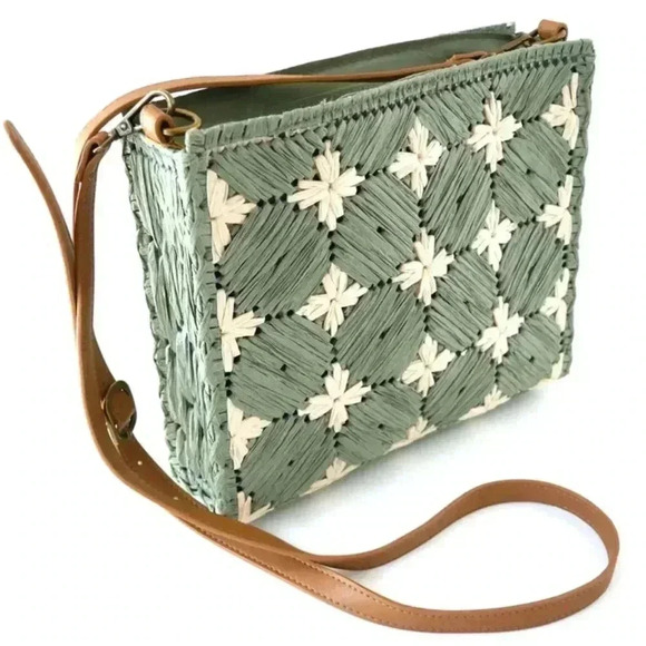Boho Handwoven Green Straw Crossbody Bag - 9x9 Square Raffia Purse Like New - Picture 1 of 10